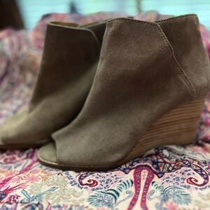Women's Tan Wedge Ankle Boots